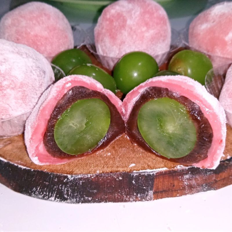 

Ichigo daifuku red bean anggur 1pcs