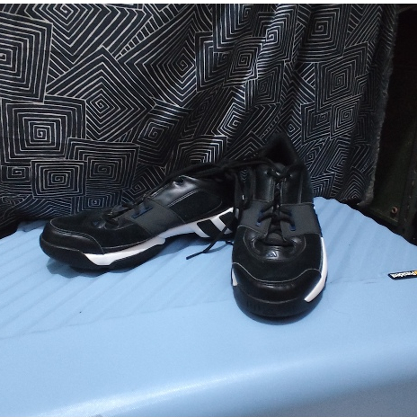 sepatu pria dewasa ADIDAS REGULATE