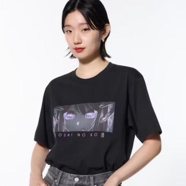 T- Shirt Uniqlo Oshi No Ko | Kaos Anime Tee UT 2024 - Hitam