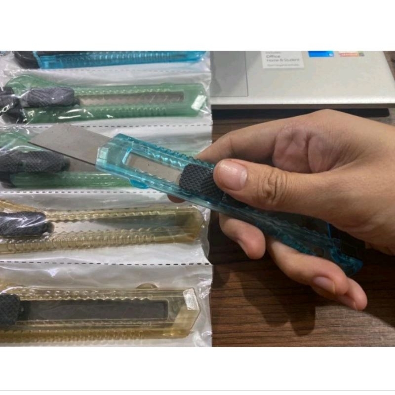 

Pisau Cutter Pemotong kertas / Pisau Cutter Plastik