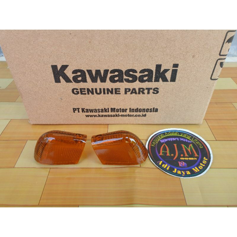 Mika Sen Sein Belakang Kawasaki Kaze R Lama Original