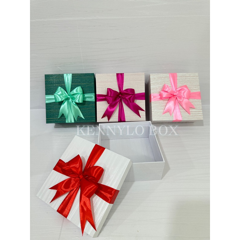 

KOTAK KADO / GIFT BOX / HARD BOX / KOTAL HAMPERS/ kotak hampers /kotak souvenir/kotak premium