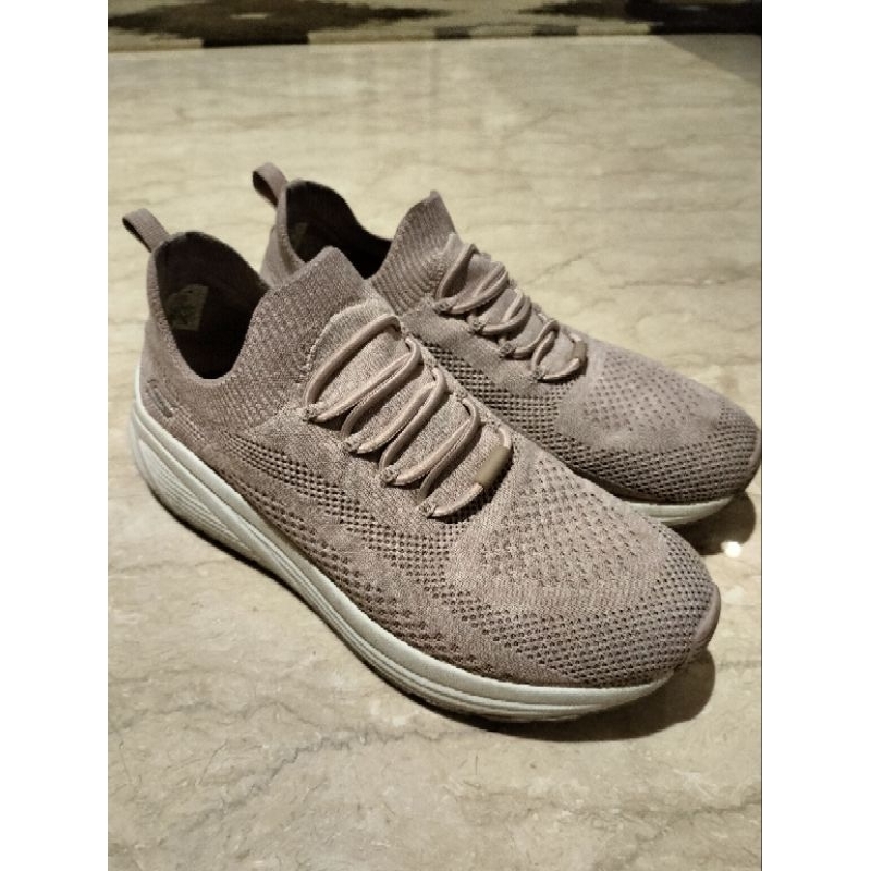 sepatu Skechers warna taupe size 39