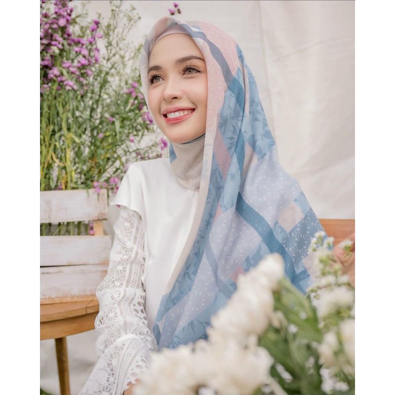 Rachel scarf Wearing Klamby