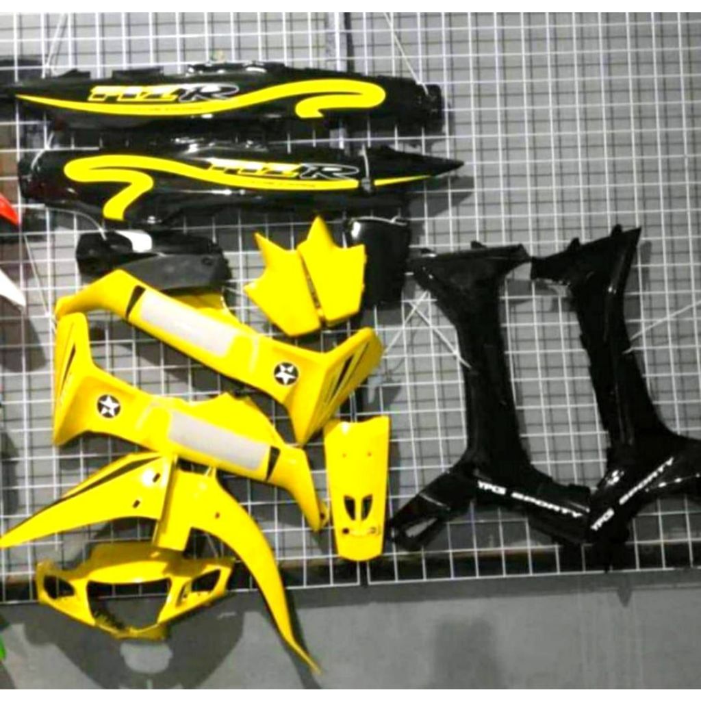 TERLARISSCOVER BODY FULLSET BODI HALUS FULL SET YAMAHA FIZR FIZ R  + STIKER STRIPING WARNA KUNING HI