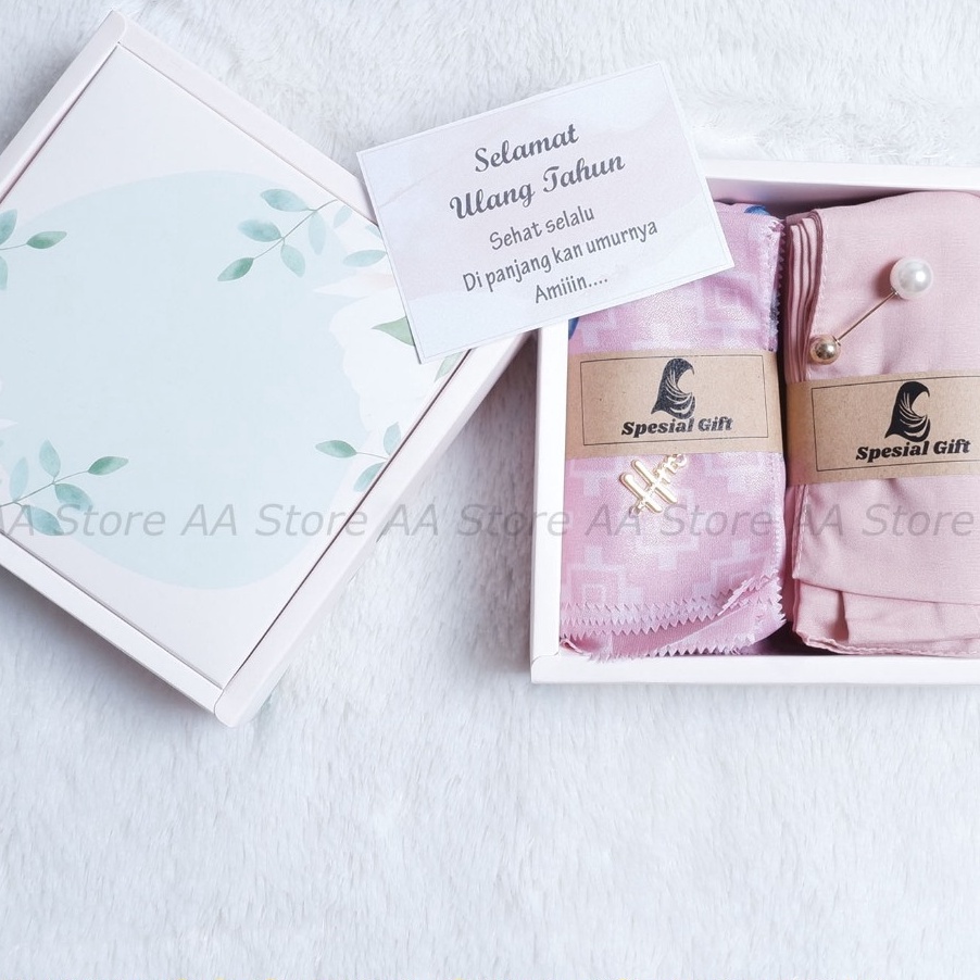 

KI3 HAMPERS HIJAB SEGIEMPAT PREMIUM HADIAH ULTAH SOUVENIR