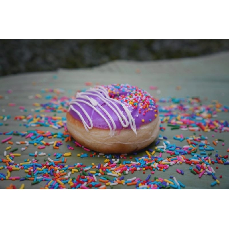 

Donat glaze taro topping bebas