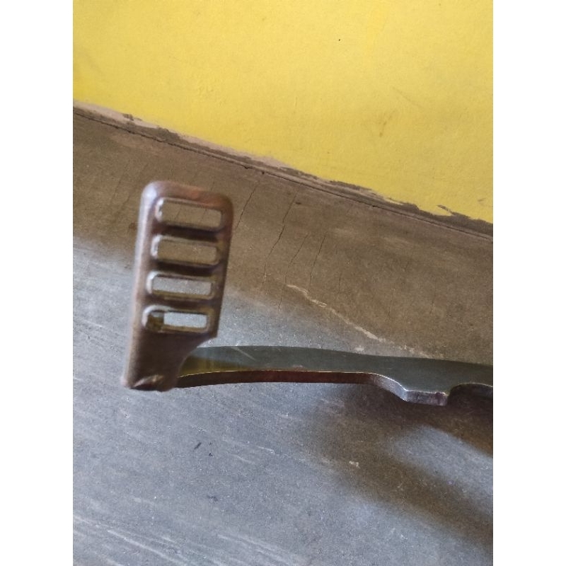 injakan rem belakang tiger lama/2000