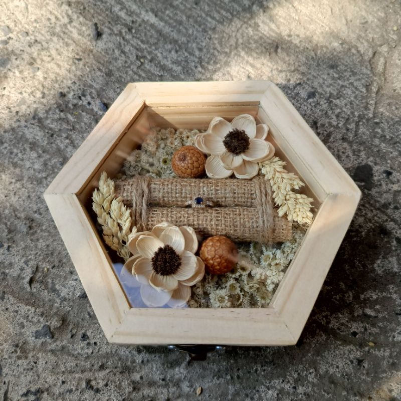 tempat cincin rustic hexsagonal tempat cincin aesthetic tempat cincin pernikahan tempat cincin weddi