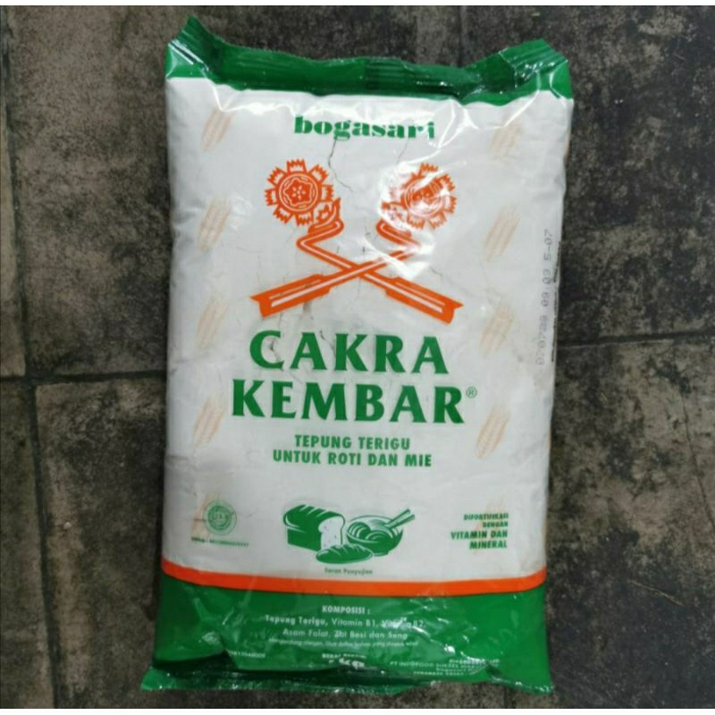 

Tepung Terigu Bogasari Cakra Kembar 1 Kg