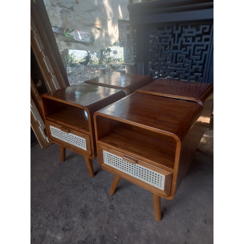 Nakas / meja nakas / meja nakas minimalis / nakas minimalis / nakas kayu jatii