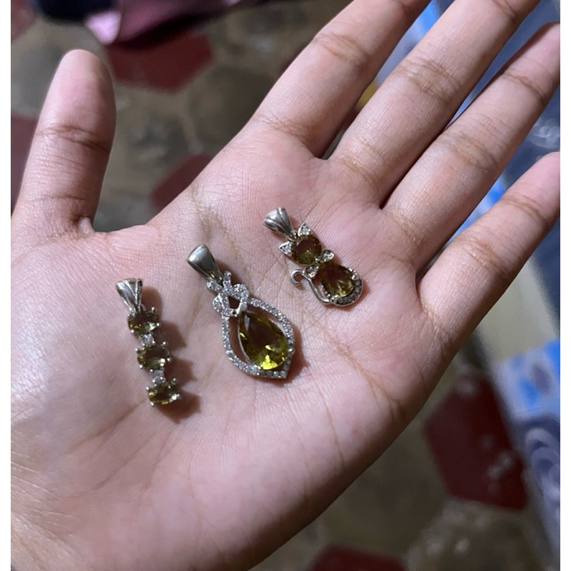 Liontin Zultanite dan Cincin