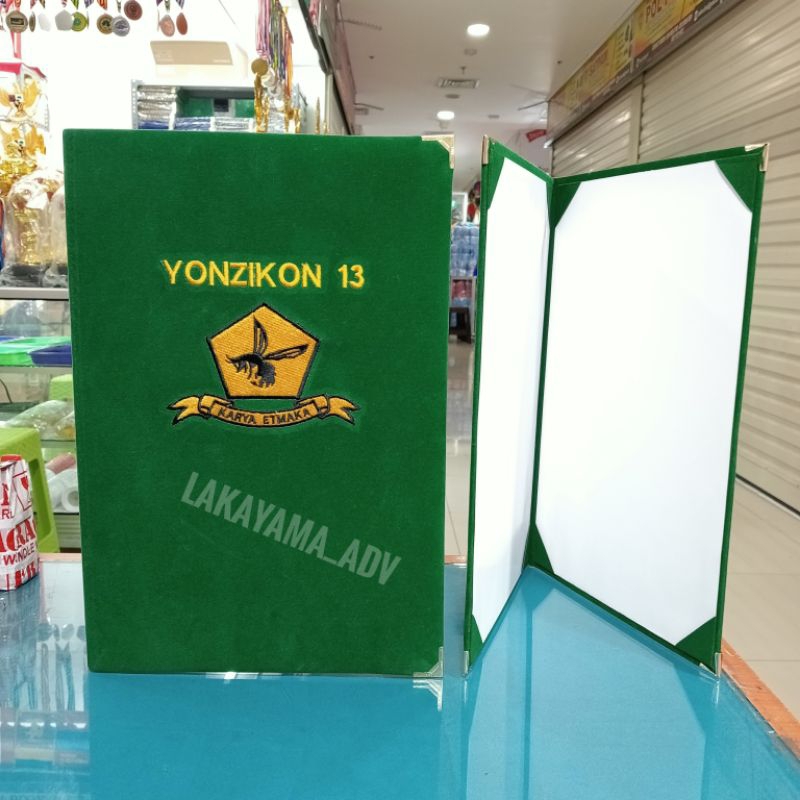 

map beludru custom logo proses bordir komputer