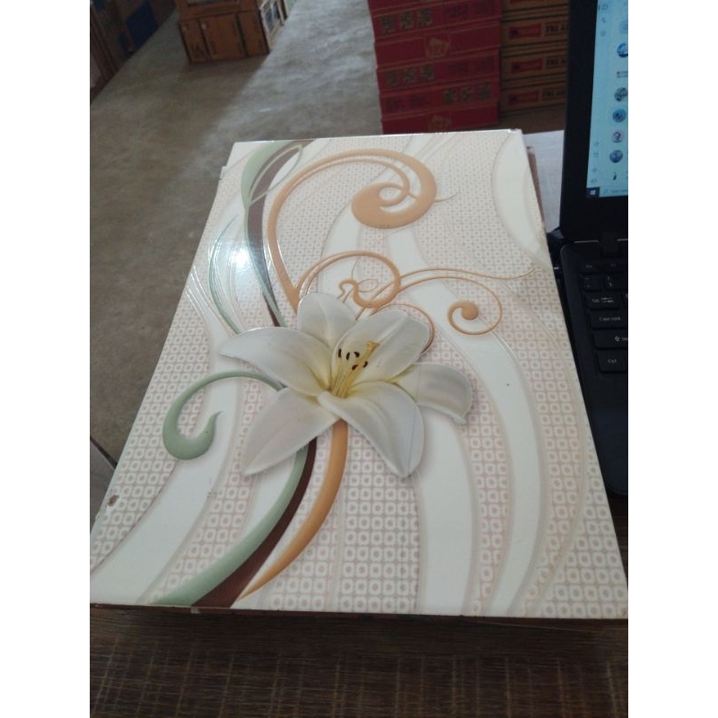 Keramik 25x40 Malika beige Motif bunga tulip