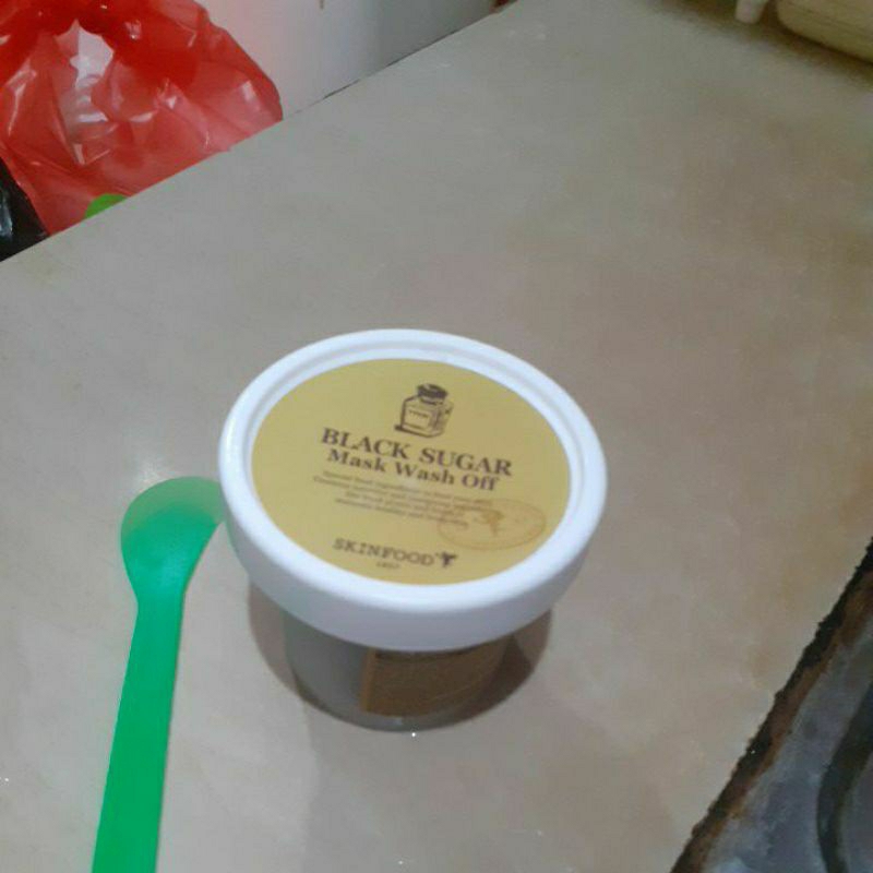 Preloved 75 % Skinfood Black sugar mask wash off