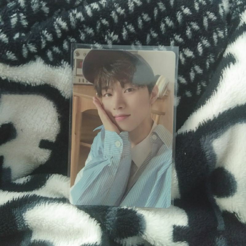 XIKERS HYUNWOO HOUSE OF TRICKY : DOORBELL RINGING HIKER VER PHOTOCARD