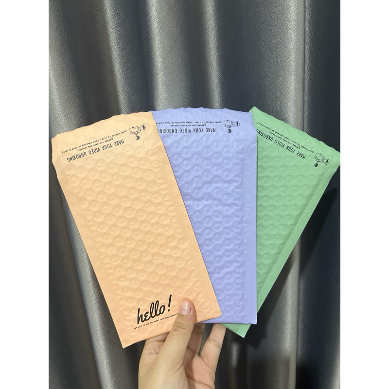 

AMPLOP BUBBLE MAILER UK 10X17 (PINK, GREEN, PURPLE)