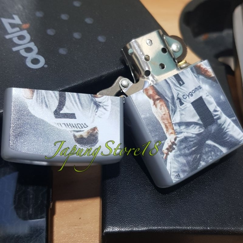 Korek Api zippo foto Cristiano ronaldo zippo custom Foto Korek api unik gambar bola