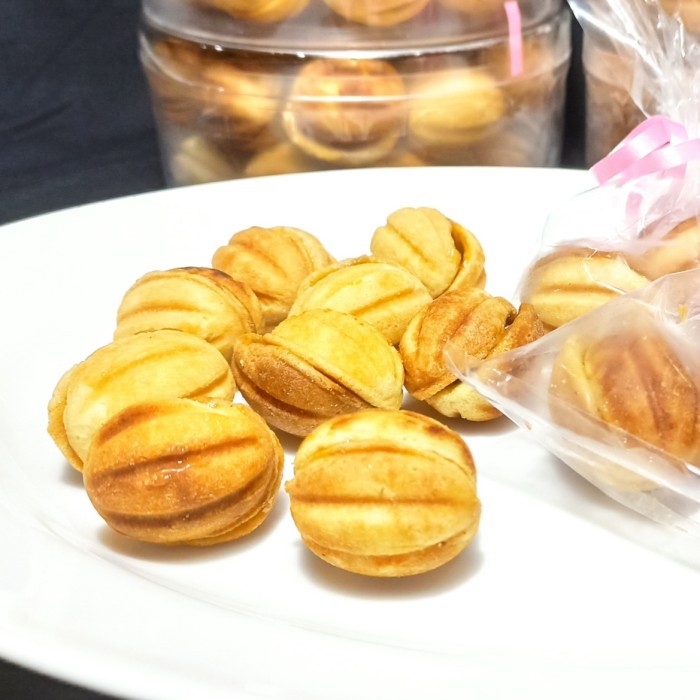 

Nuts shaped Cookies with Condensed Milk
