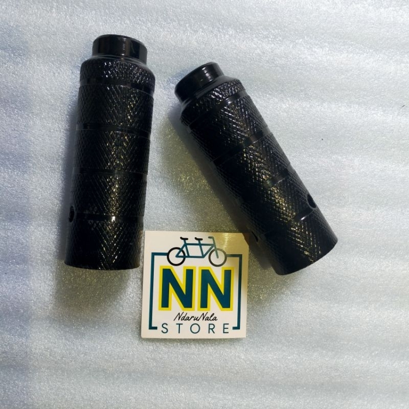 sepasang Jalu besar sepeda