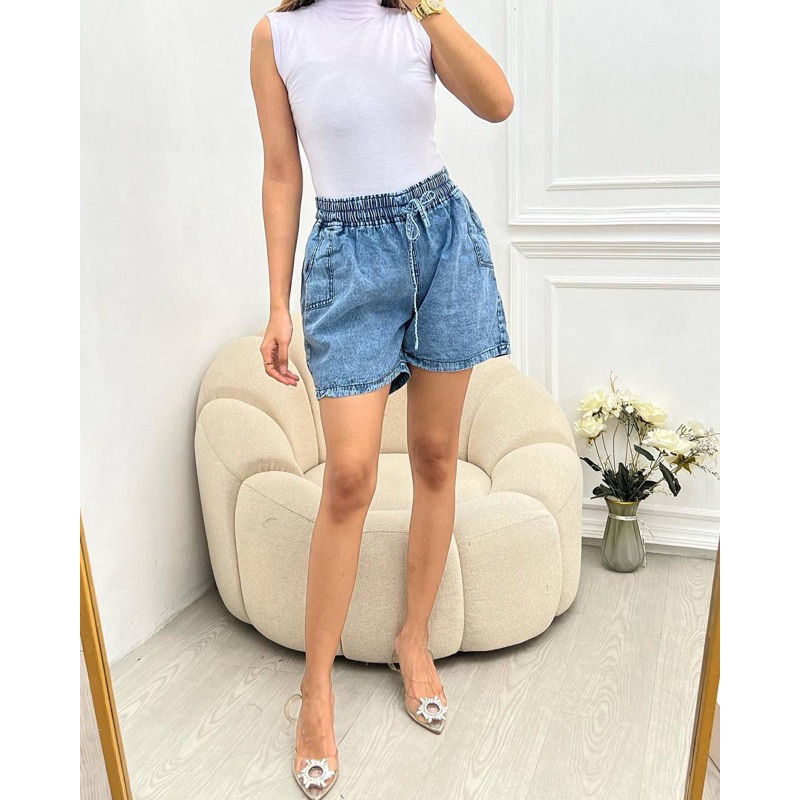HOTPANTS JEANS LOLLY HOTPANTS JEANS LOLLY SIZE JUMBO Kode : 10055725