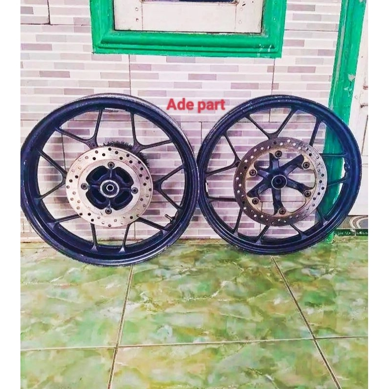 velg pelek 1set. depan belakang+nap ger+piringan cakram.honda Supra GTR 150R. copotan original nomin