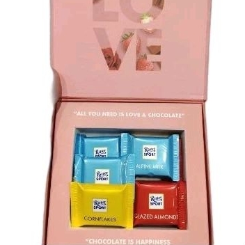 

Ritter Sport Box Pink & Blue 120gr Kemasan Box Chocolate