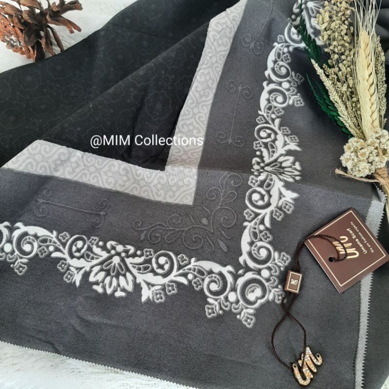Hijab Segi Empat Motif Umama Scarf Voal Miracle Motif Umama Kerudung Motif Umama Scarf Hitam/ Black 