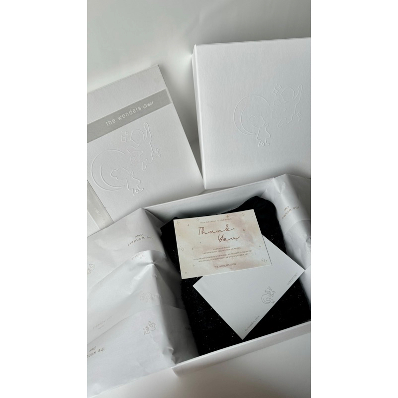 

THE WONDERS CREW - GIFT PACKAGING - BIRTHDAY BOX - WHITE LINEN