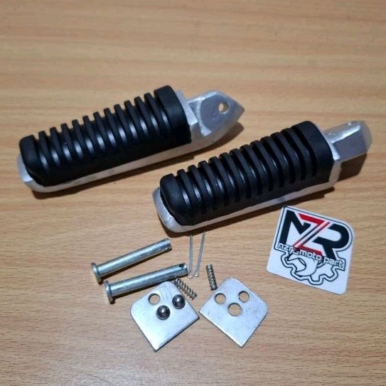 (SEPASANG)//FOOTSTEP SKYWAVE 125//FOOT STEP INJAKAN BELAKANG SUZUKI SKY-WAVE 125 HAYATE SKYDRIVE 125