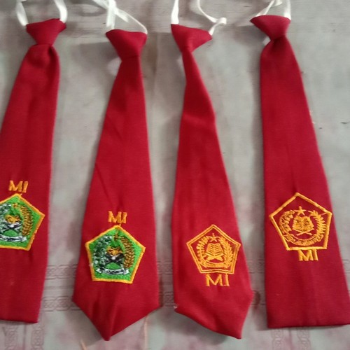 Dasi SD Merah MI Bordir Putra/ Dasi MI Bordir Putri logo DEPAG / Dasi Sekolah MI / DASI MIN / Dasi S