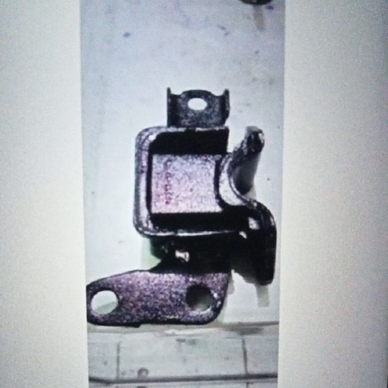 dudukan mesin belakang engine perseneling charade G11