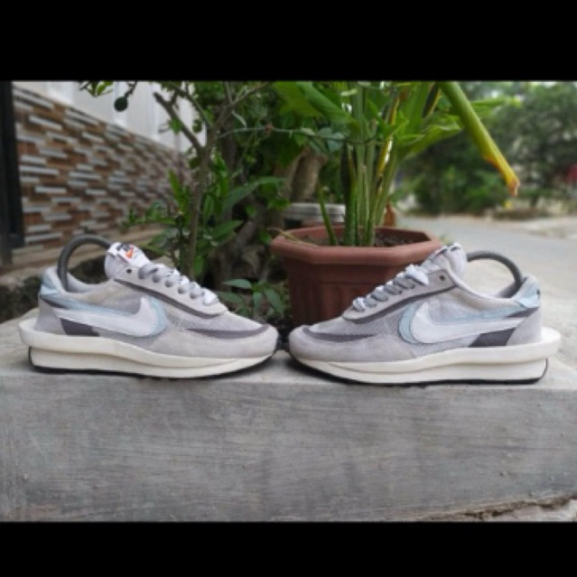 second sepatu nike sacai