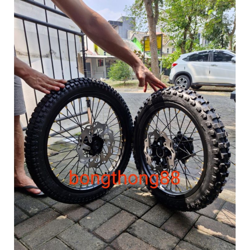 Sepakat velg WR Trail ring 17 185 belakang /ring 19 160 depan  trail wr 155 plus ban trail stell rak
