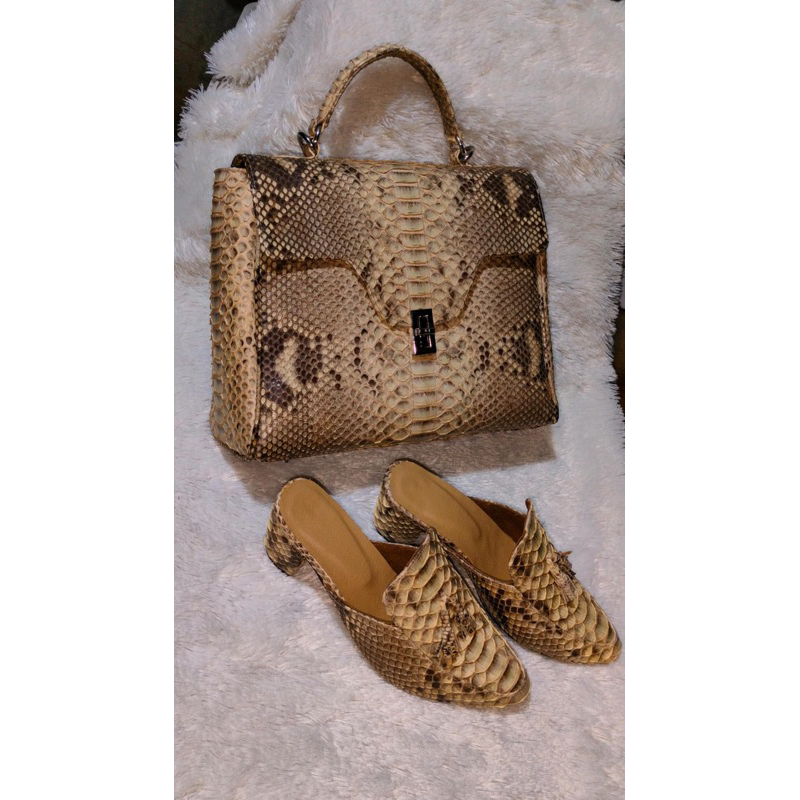 Tas kulit ular krem se paket dengan sepatu cantik heels 5 cm