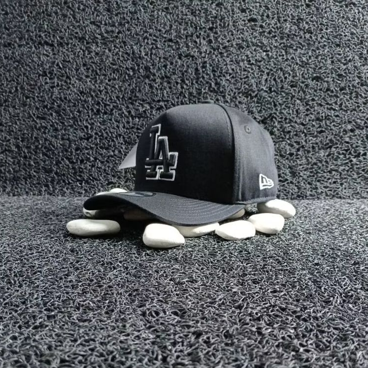 Topi Baseball Hitam Logo LA Hitam List Putih MLB Pria Wanita Topi Premium