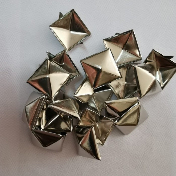 Spike Stup PYRAMIDE Silver ECER Studs Bentuk Piramid Piramida Pyramid Satuan Hiasan Fashion Sabuk Ik