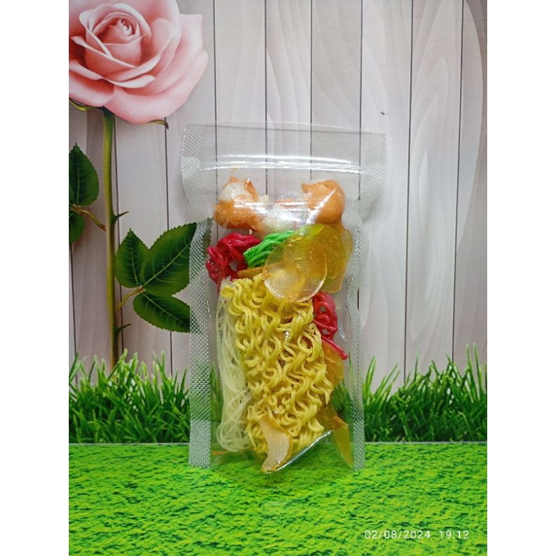 

seblak campur mie dan bihun instan