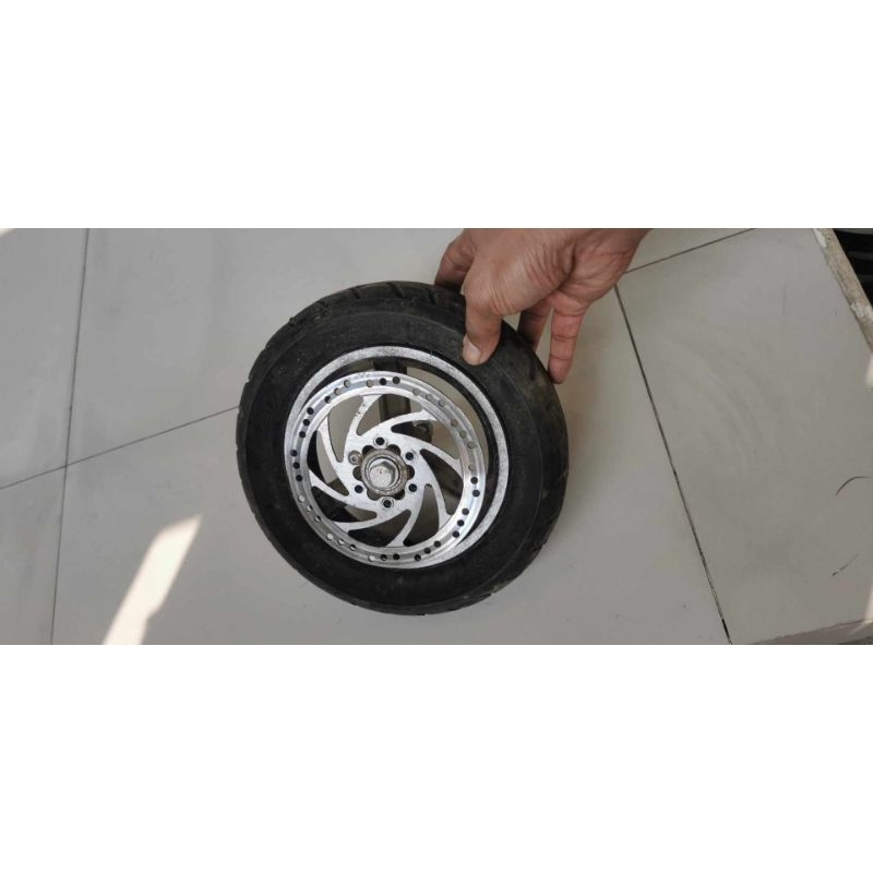 velg + ban depan scooter Electric 10 inch kondisi seken