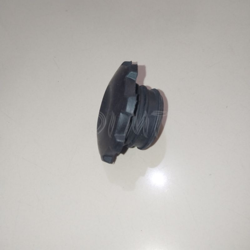 tutup oli mesin isuzu panther