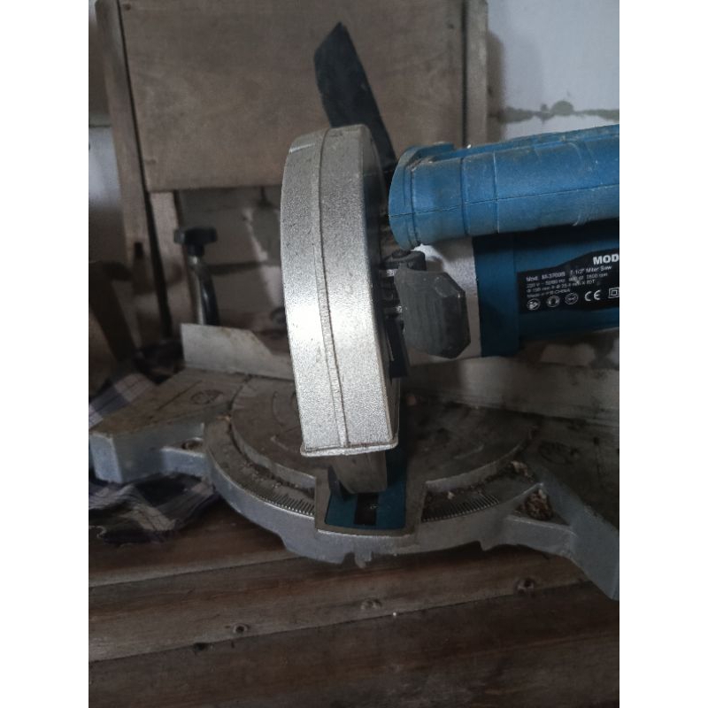 Mesin Potong Aluminium