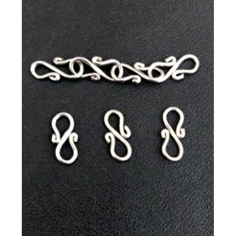 KOKOT PENGAIT KALUNG GELANG MOTIF HURUF S WARNA SILVER BAJA PUTIH MONEL ASLI