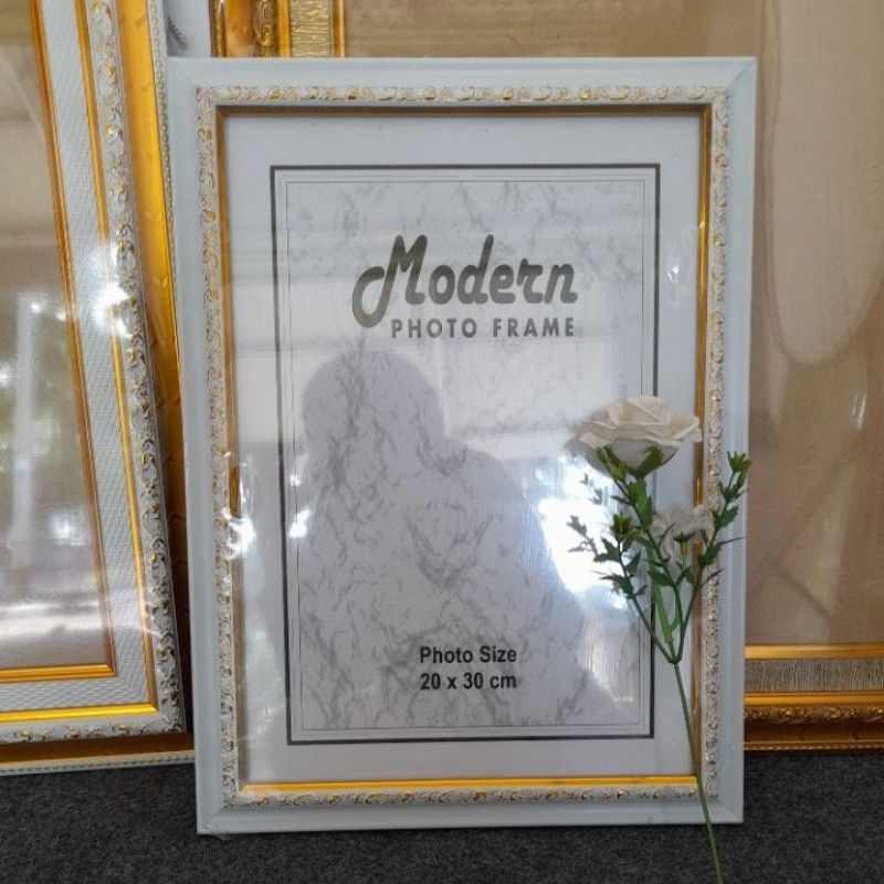 frame ukuran 10R+ atau 10R plus  TANPA KACA(tdk pakai kaca), cocok pajangan dinding foto wedding,fot