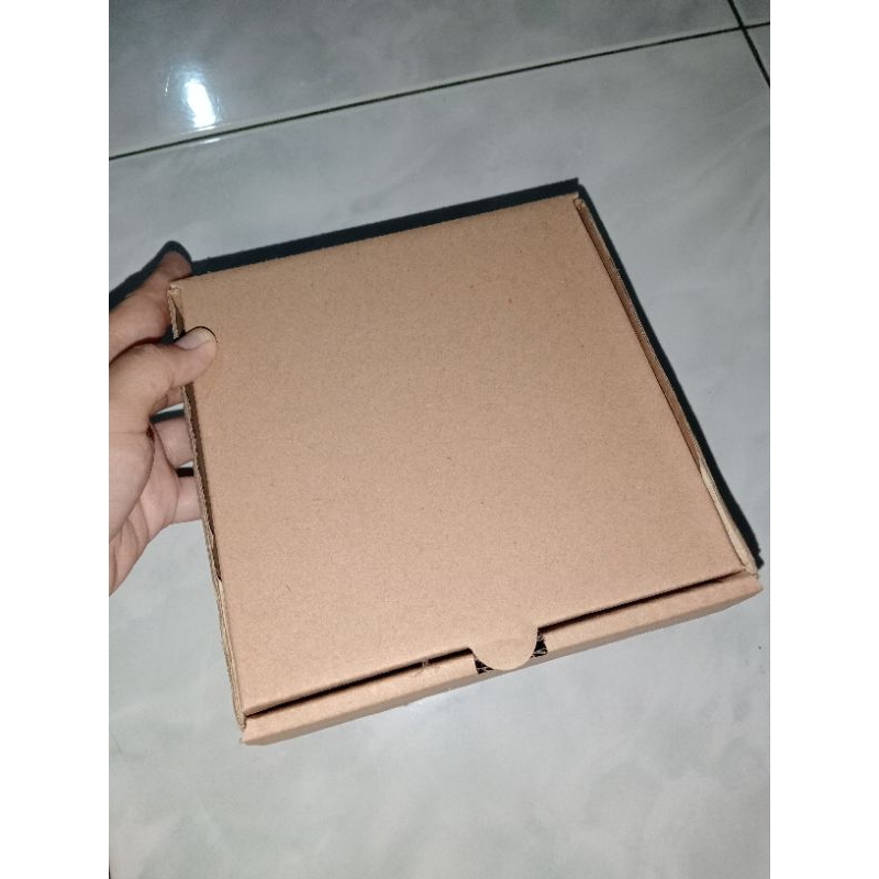 

Box / Kardus Tebal Bisa untuk Hampers size 16x16x4 cm