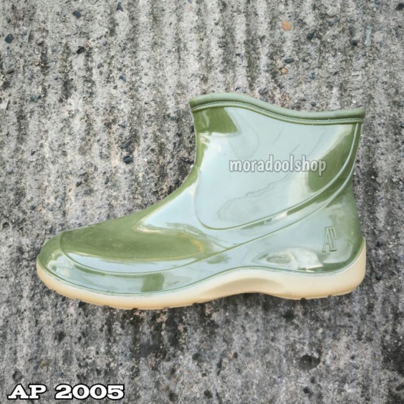 Ap 2005/ Sepatu boot karet
