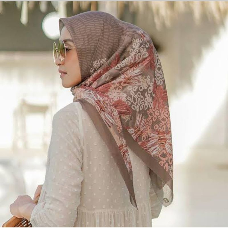 Buttonscarves Les Amities Reborn Mocha Preloved