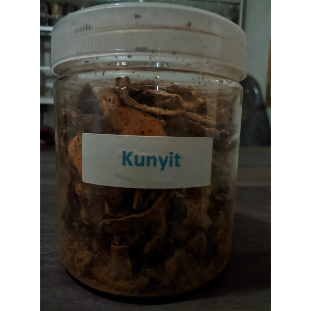 

kunyit bubuk an bumbu dapur bisa juga untuk membuat ramuan atau jamu