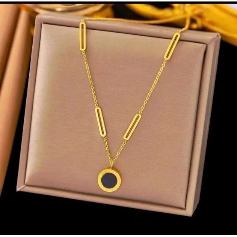 [bayar ditempat] kalung titanium wanita liontin bulat permata hitam.