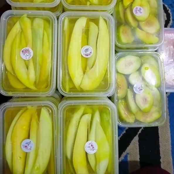 

Manisan mangga muda dan kedondong