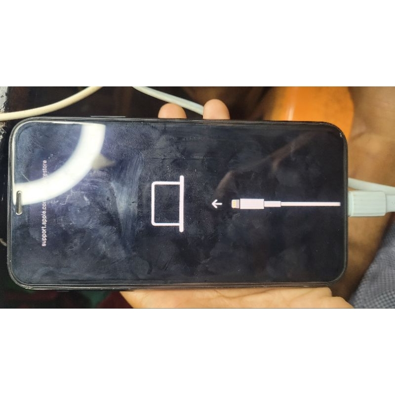 mesin iphone xr 128gb all operator full set (request'an nego dari buyer)